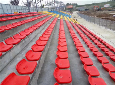 成都室外運(yùn)動(dòng)場(chǎng)地座椅施工現(xiàn)場(chǎng)