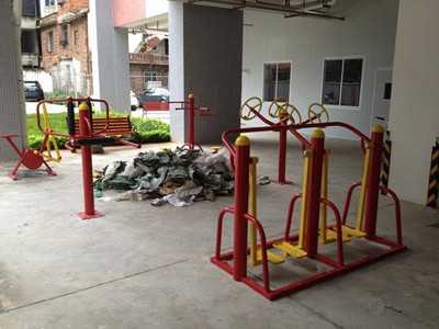 山西某小區(qū)安裝室外健身路徑